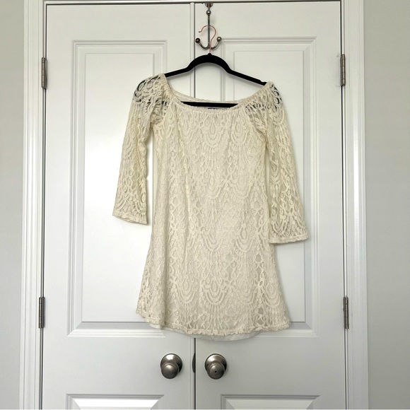 Lace off the shoulder dress - Picture 1 of 3